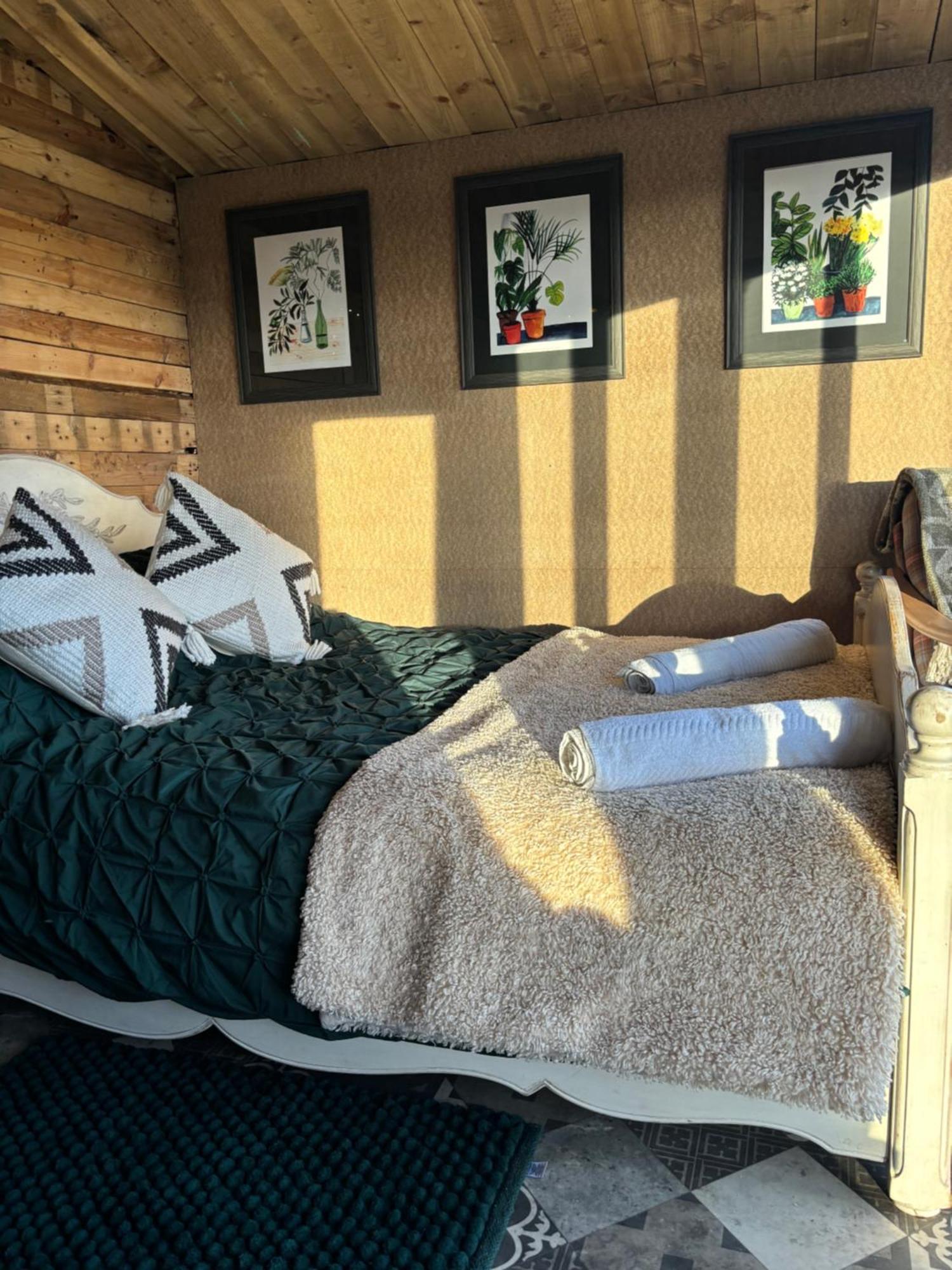 The Deer Hut At Carr House Farm Camping *
